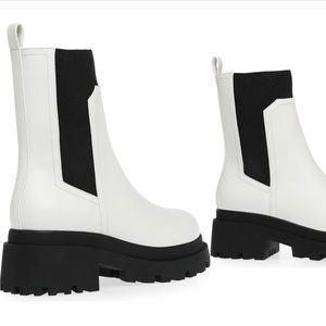 DV Dolce Vita Lug Sole
Chelsea Boots Size 9.5 Shors white black